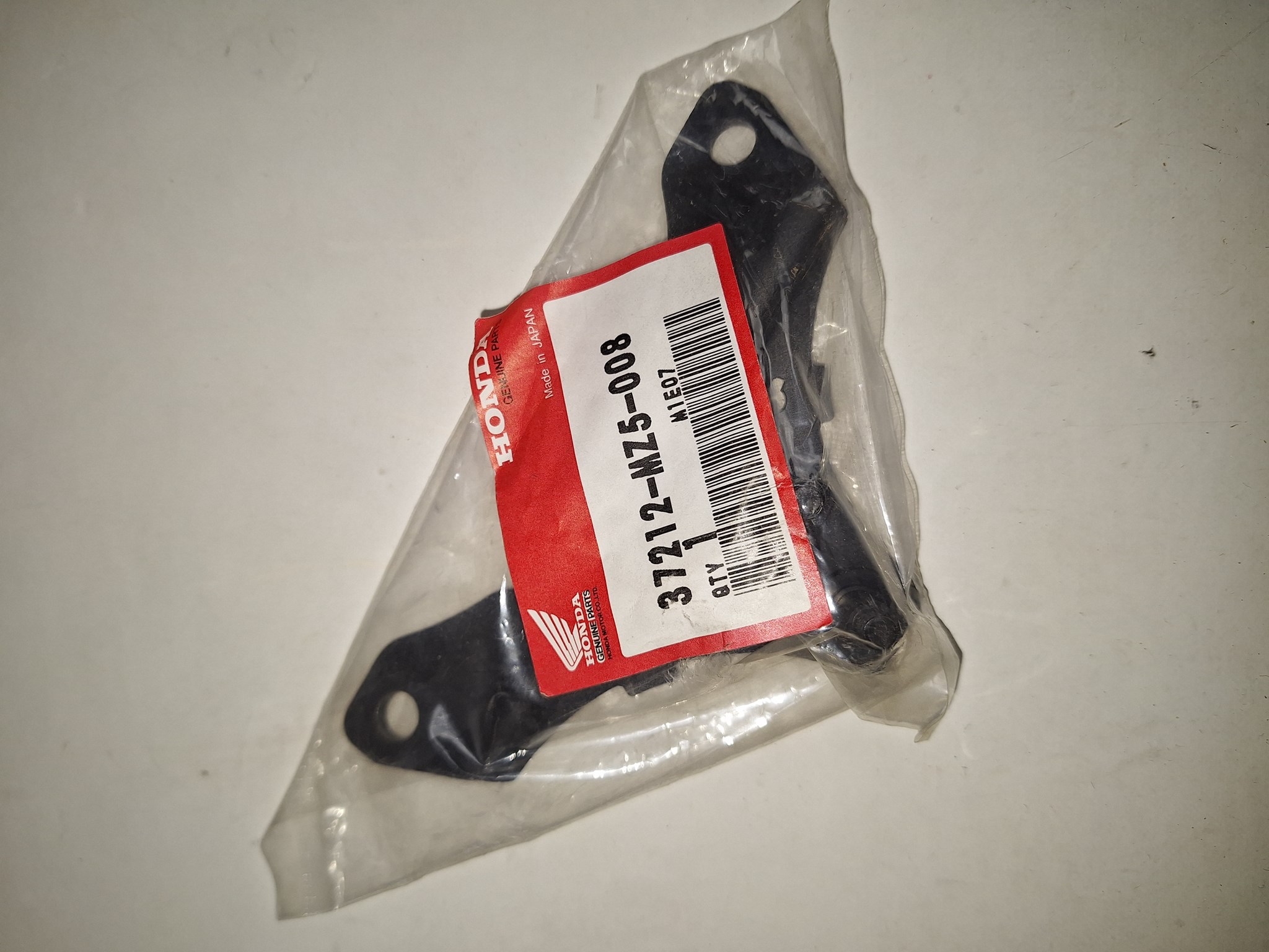 Picture of BRACKET,METER UPP  37212-MZ5-008